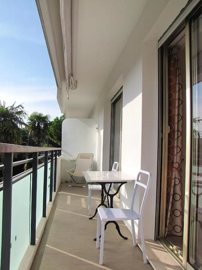 Appartement Moderne A Antibes 50 M² Vue Sur Jardin