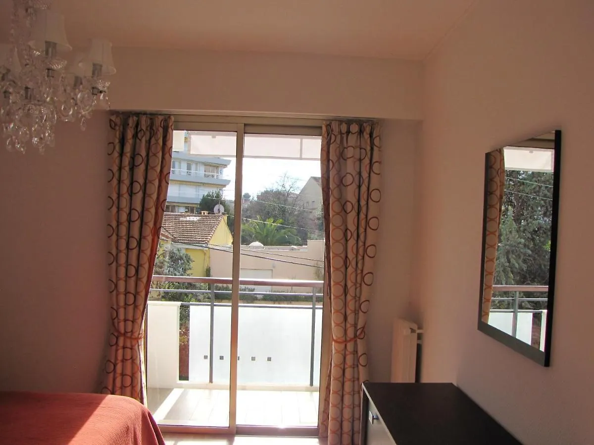 Appartement d'une chambre a Antibes a 250 m de la plage avec jardin clos et wifi