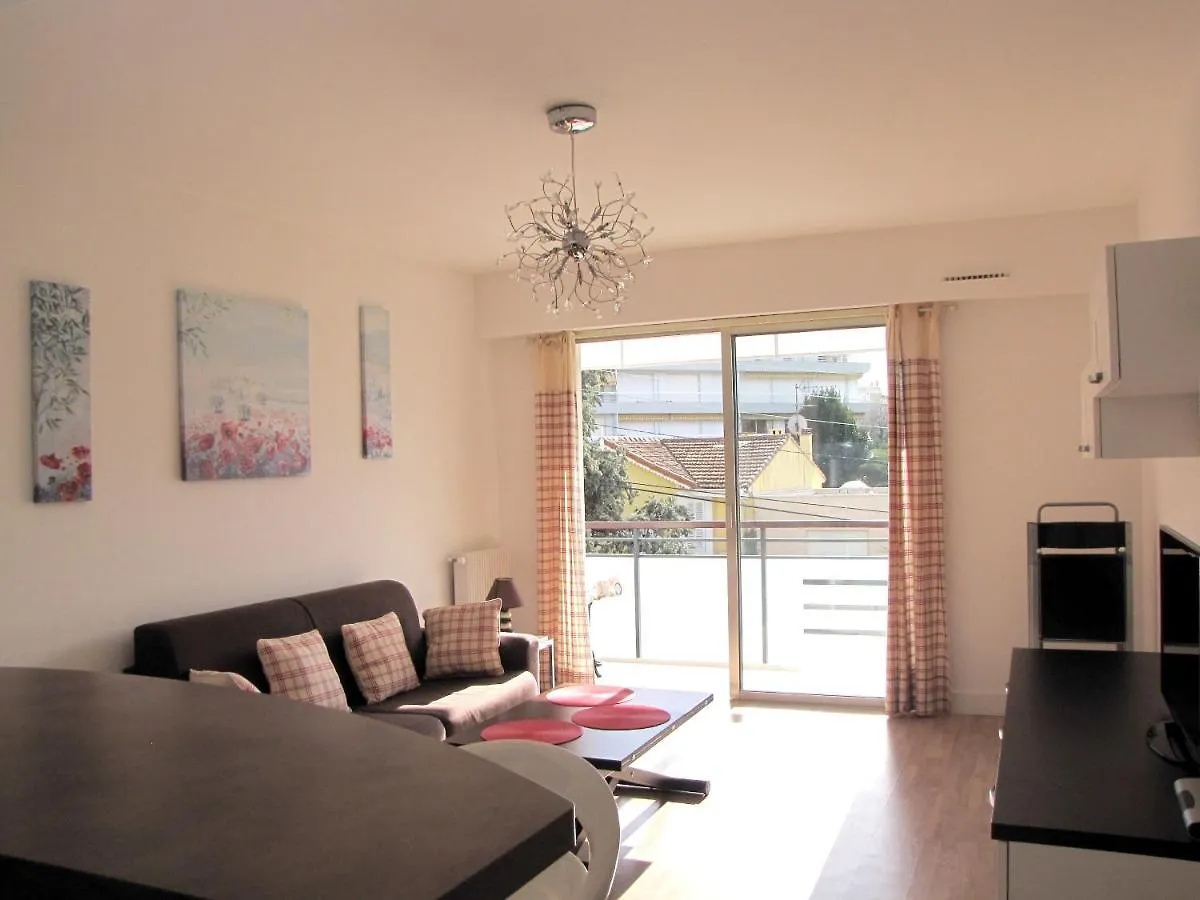 Appartement Moderne A Antibes 50 M² Vue Sur Jardin France