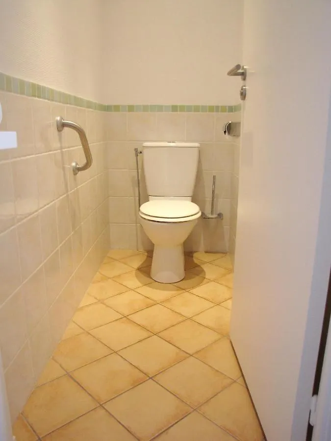 Appartement d'une chambre a Antibes a 250 m de la plage avec jardin clos et wifi 0*,