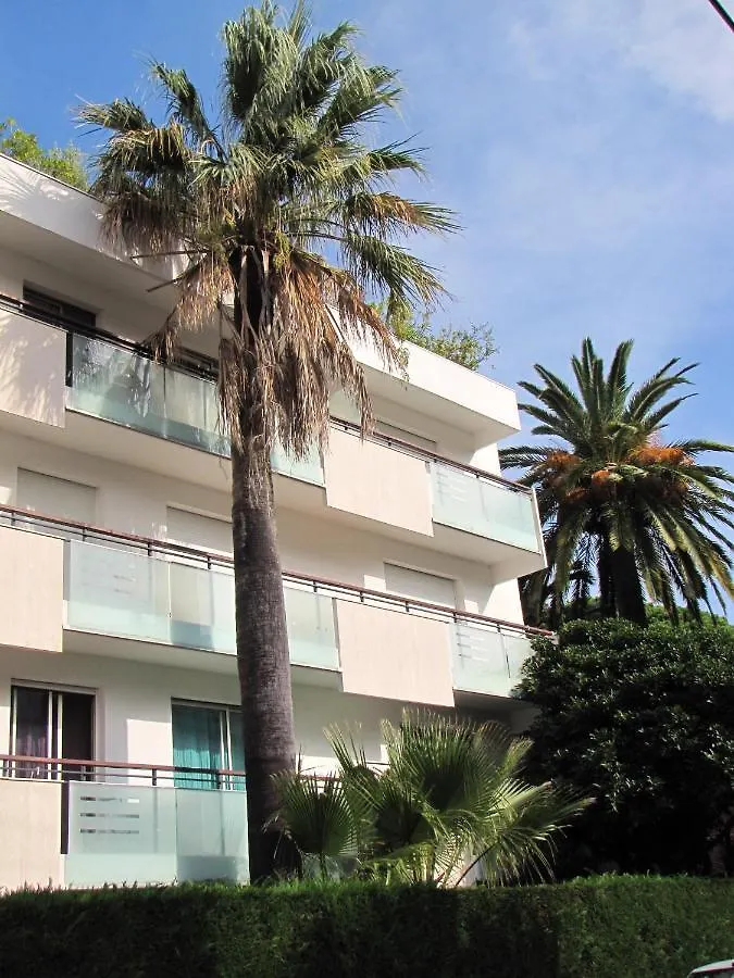 Appartement Moderne A Antibes 50 M² Vue Sur Jardin France