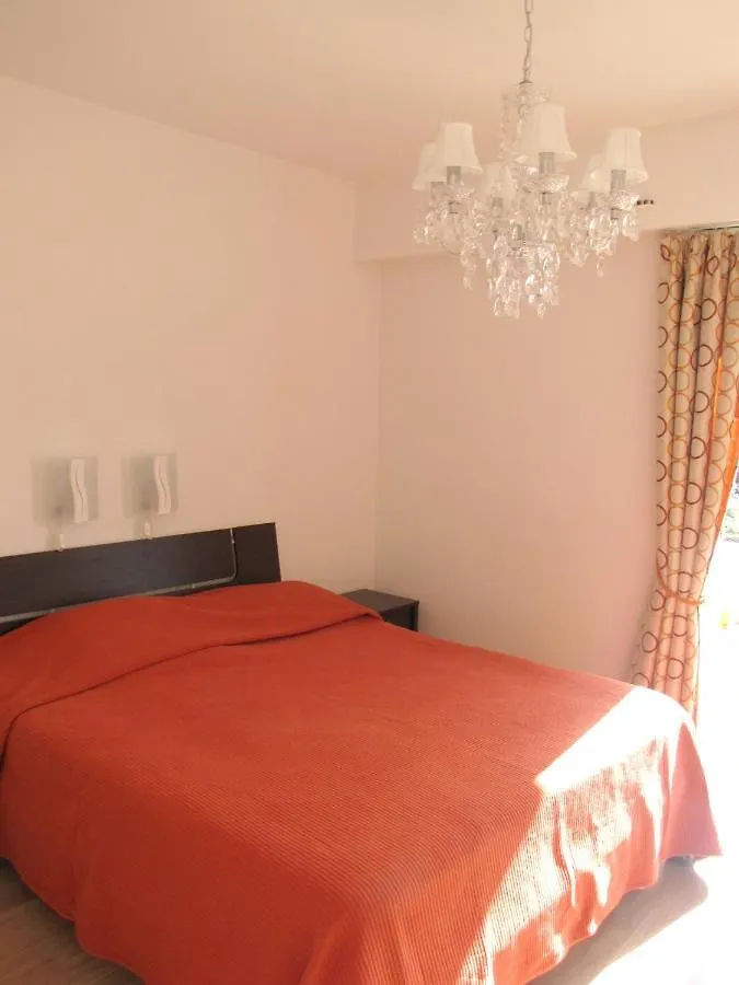 Appartement Moderne A Antibes 50 M² Vue Sur Jardin 0*,  France